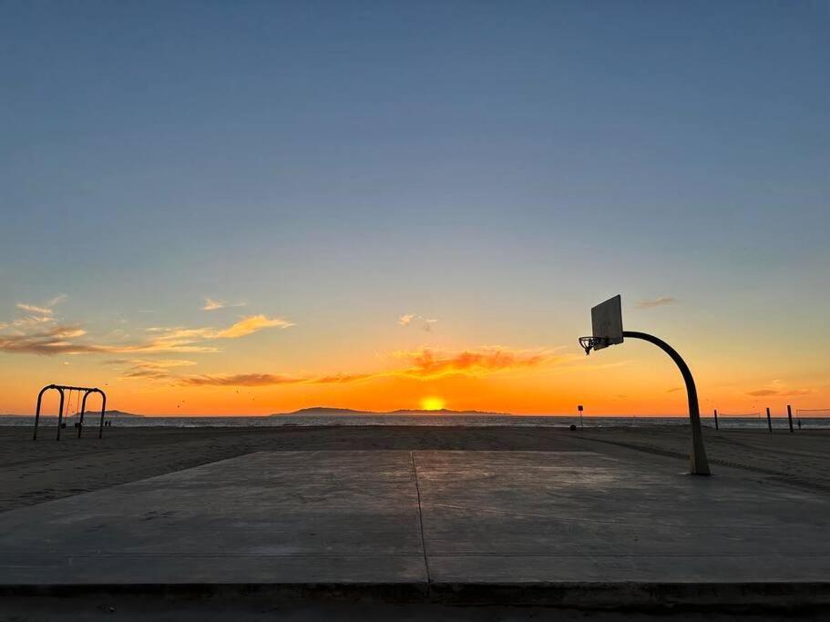 Gateway To Oxnard Beach Exterior foto